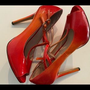 🖤VINCE CAMUTO Ombre Strappy Heels